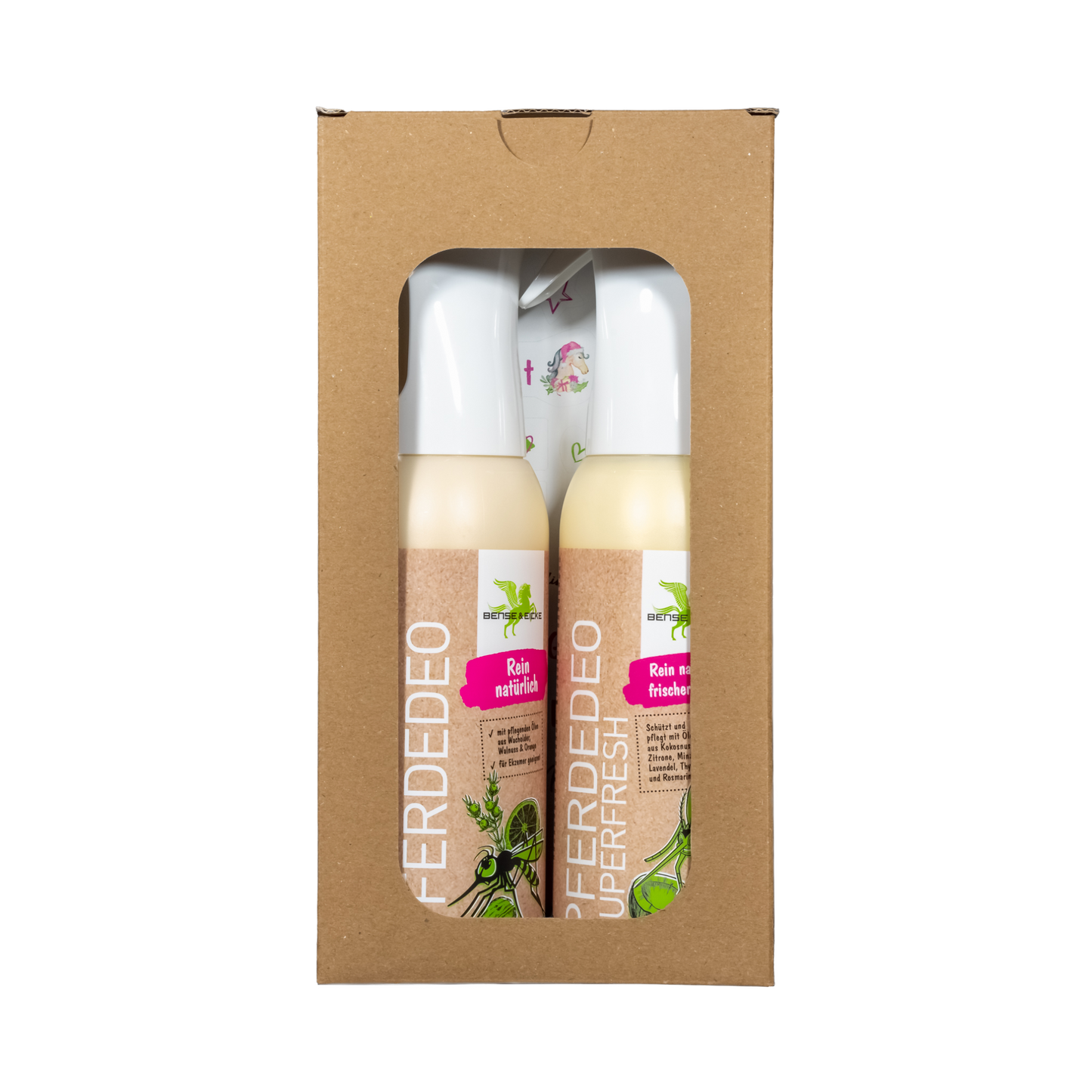 Das Bense & Eicke Geschenkset Pferde Deo 500 ml + Pferde Deo Superfresh 500 ml sowie Stickerbogen für jede Gelegenheit in der Geschenkverpackung aus braunem Karton und Klarsichtfolie
