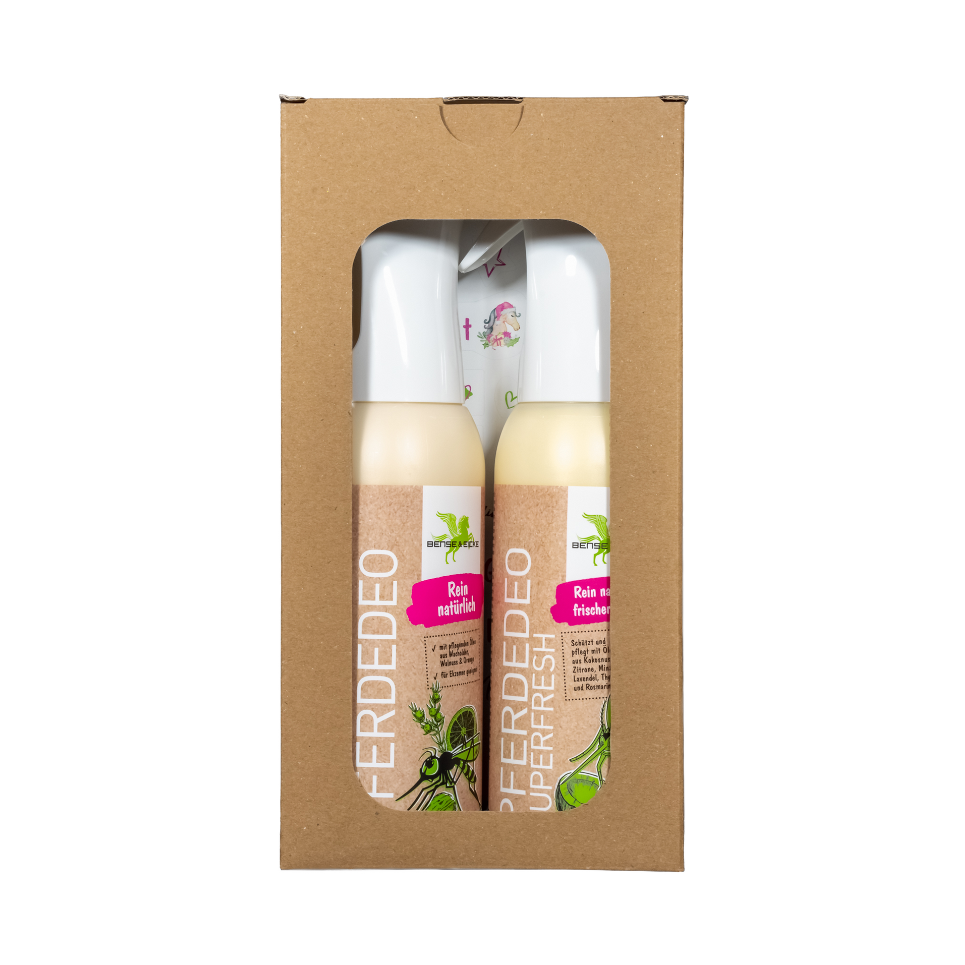 Das Bense & Eicke Geschenkset Pferde Deo 500 ml + Pferde Deo Superfresh 500 ml sowie Stickerbogen für jede Gelegenheit in der Geschenkverpackung aus braunem Karton und Klarsichtfolie