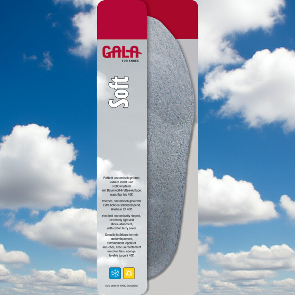 GALA Soft weiche graue Einlegesohlen auf himmelblauem Hintergrund mit Schäfchenwolken