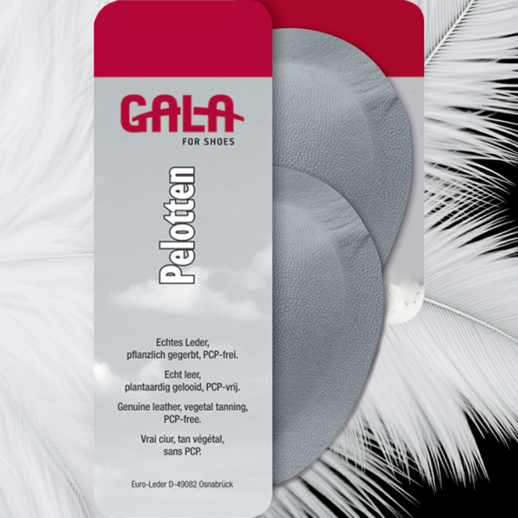 CasaBellissimo GALA Pelotten Schuheinlagen aus Leder Silber Grau auf schwarzem Hintergrund mit großen weißen Federn
