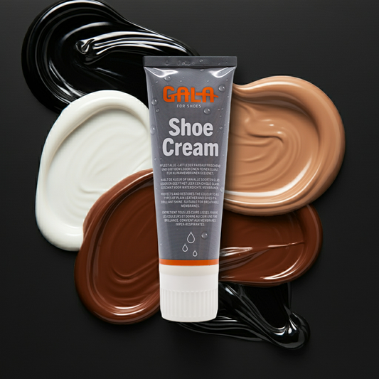 CasaBellissimo GALA for Shoes Schuhcreme 75 ml Tube auf dunkelgrauem Hintergrund mit farbigen Schuhcremeklecksen in schwarz, weiß, hellbraun, dunkelbraun, schlamm, nevada