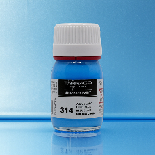 CasaBellissimo hellblaue blaue Tarrago Sneakers Paint Lederfarbe 25 ml  in der kleinen Glas Schraubflasche auf blauem glänzenden Hintergrund