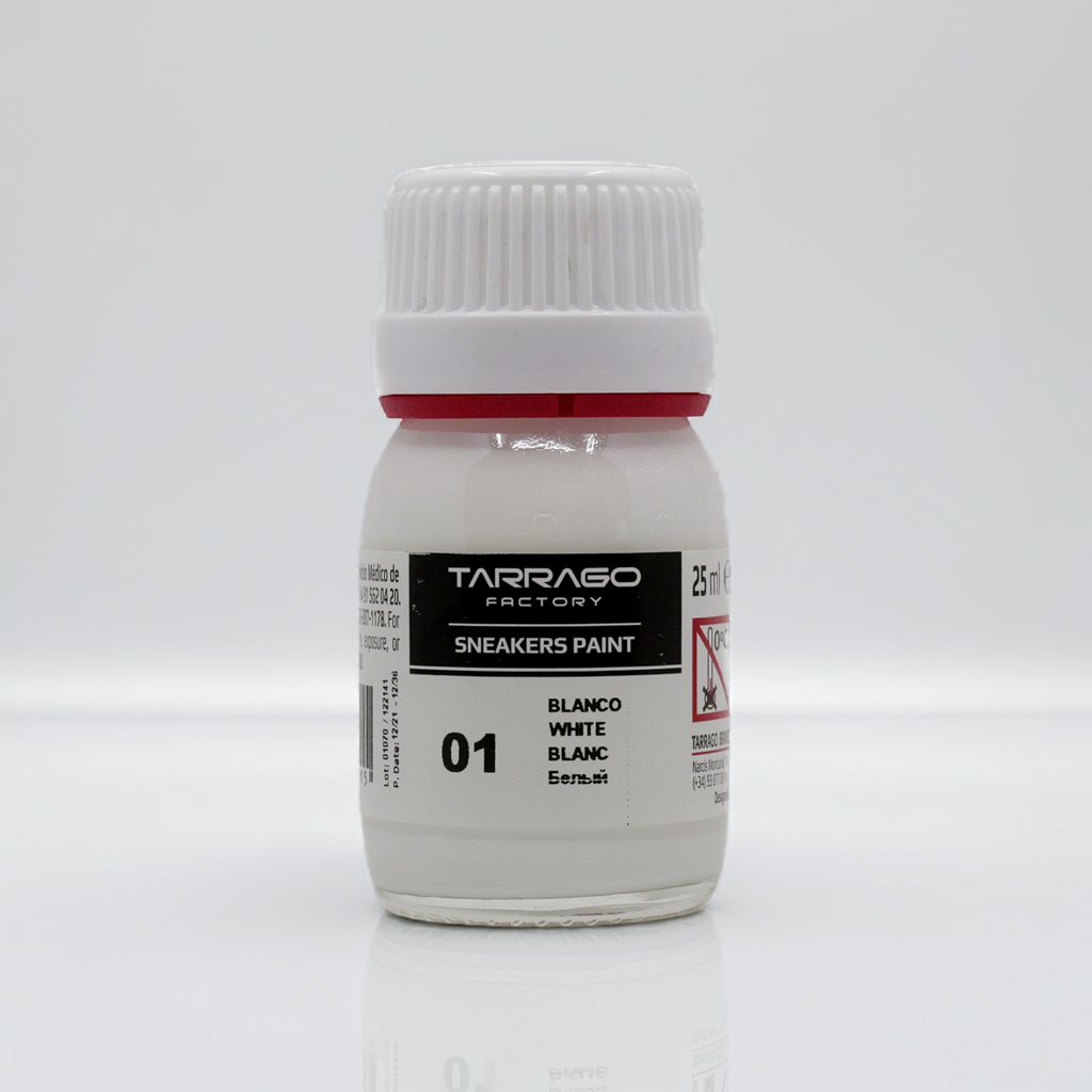 Tarrago Sneakers Paint 25 ml schwarz auf weißem Hintergrund