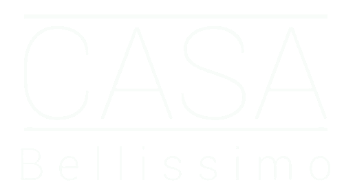 Das Logo von CasaBellissimo auf transparentem Hintergrund in weißer Schrift
